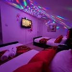 *f43nh* Setup For Your Relaxed & Cosy + Free Parking + Free Fast Wifi * * Leeds (West Yorkshire)