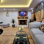 *f43nh* Setup For Your Relaxed & Cosy + Free Parking + Free Fast Wifi * アパート *