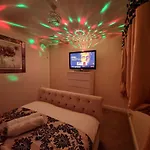 アパート *f43nh* Setup For Your Relaxed & Cosy + Free Parking + Free Fast Wifi * リーズ