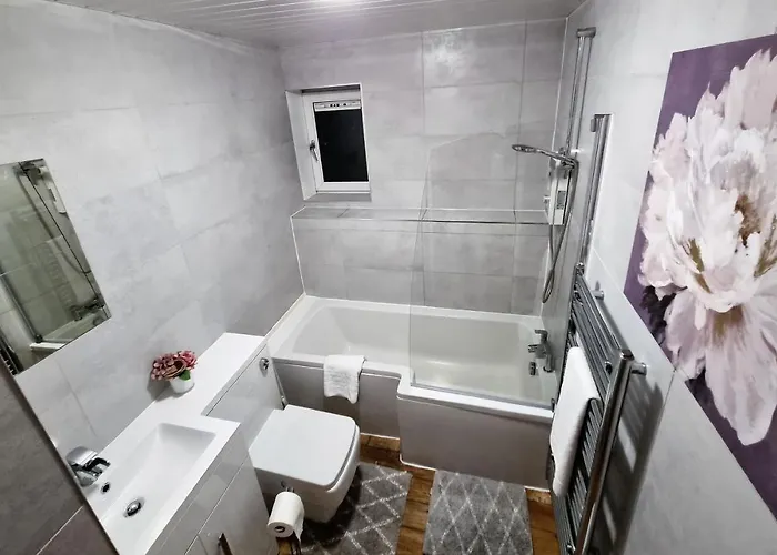 Apartment *f43nh* Setup For Your Relaxed & Cosy + Free Parking + Free Fast Wifi * Leeds (West Yorkshire)